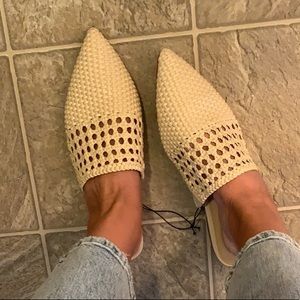 NWT woven pointed toe mules